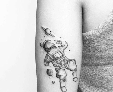 点线大臂宇航员星球纹身图案