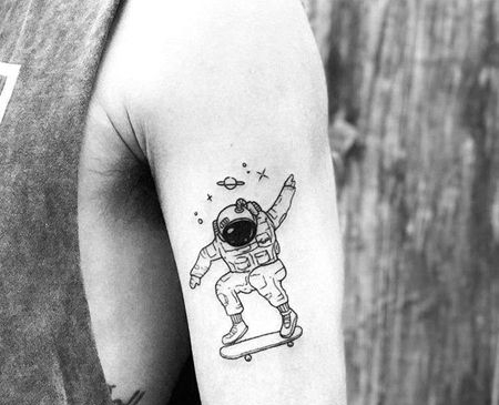 小清新大臂宇航员滑板纹身图案