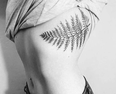 点刺线条侧腰叶子纹身图案