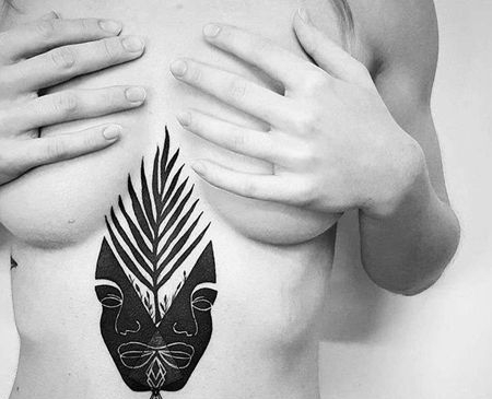 图腾胸下面具叶子纹身图案