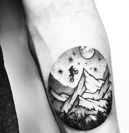 点刺线条小臂山纹身图案