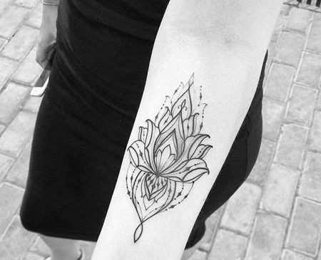 线条几何小臂花卉纹身图案