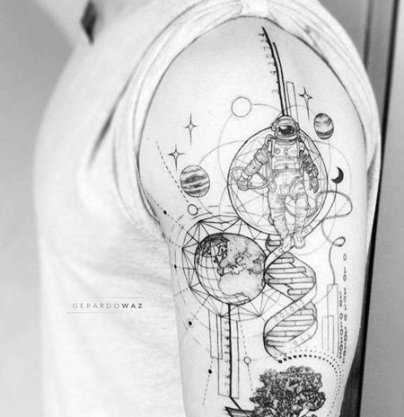 线条大臂宇航员地球星球树纹身图案