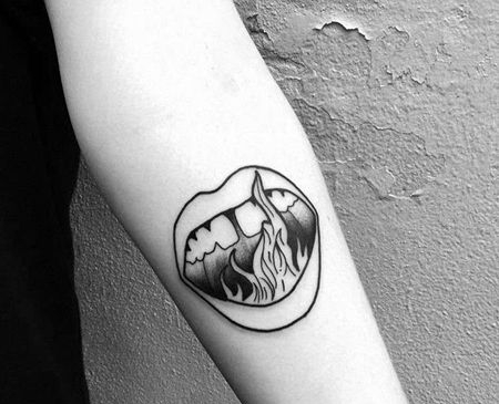 小清新小臂嘴巴火焰纹身图案