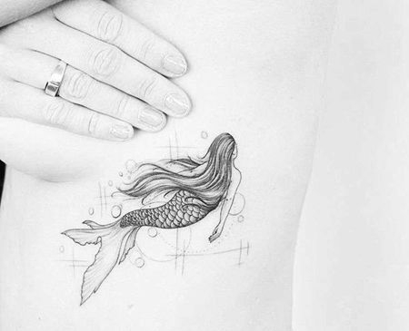 线条小清新侧腰美人鱼纹身图案