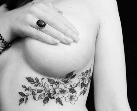 小清新胸下花纹身图案