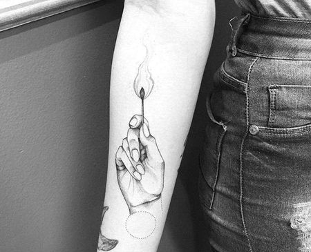 小清新点线小臂手火柴纹身图案