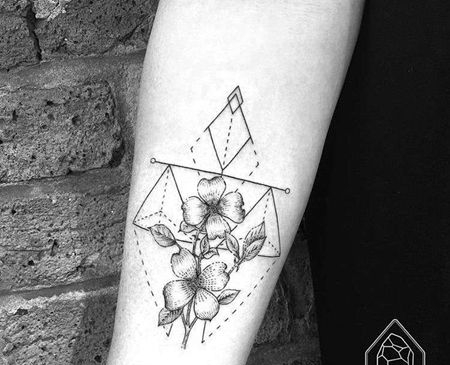 点线几何小臂花卉纹身图案