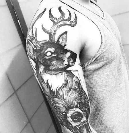 点线大臂鹿熊纹身图案