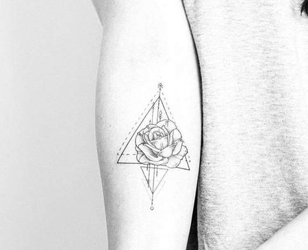 点刺几何小臂玫瑰纹身图案