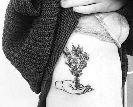 小清新侧腰花卉手纹身图案