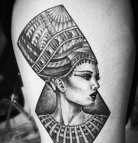 点刺小臂法老纹身图案