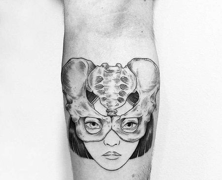 线条小臂人像骷髅纹身图案