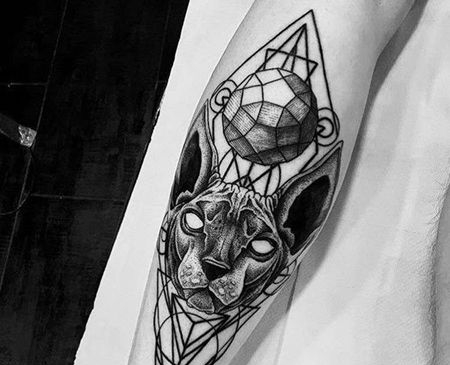 几何点刺小臂斯芬克斯纹身图案