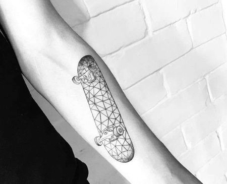 几何小臂滑板纹身图案