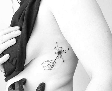 小清新侧腰手纹身图案