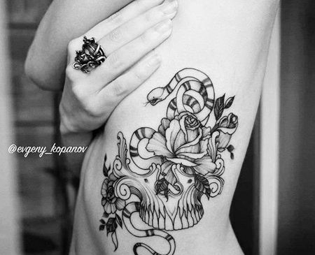 点线侧腰骷髅蛇花卉纹身图案