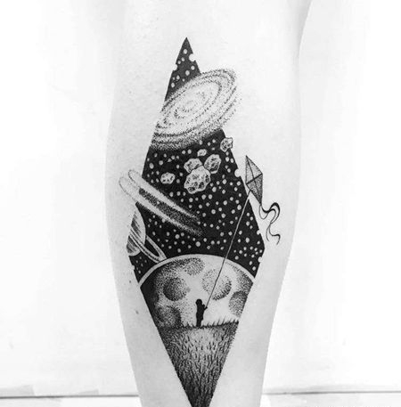 点刺小腿星球纹身图案