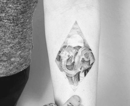 点刺大臂大象纹身图案