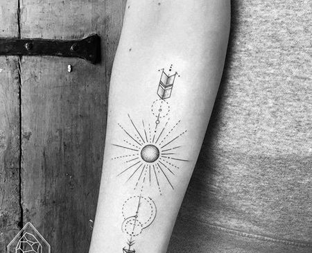 几何小臂太阳纹身图案