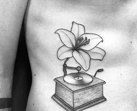 点线腹部花卉唱片机纹身图案