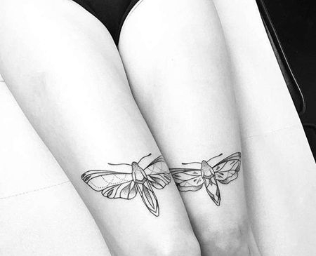 点线大腿蝴蝶纹身图案