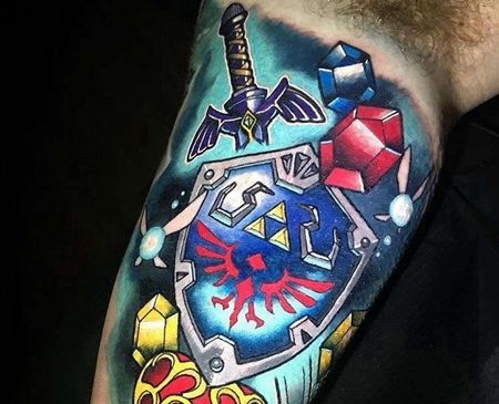 卡通大臂宝石盾牌纹身图案