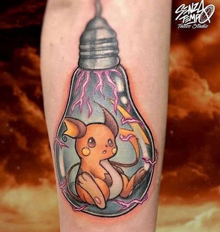 卡通小腿宠物小精灵雷丘灯泡纹身图案