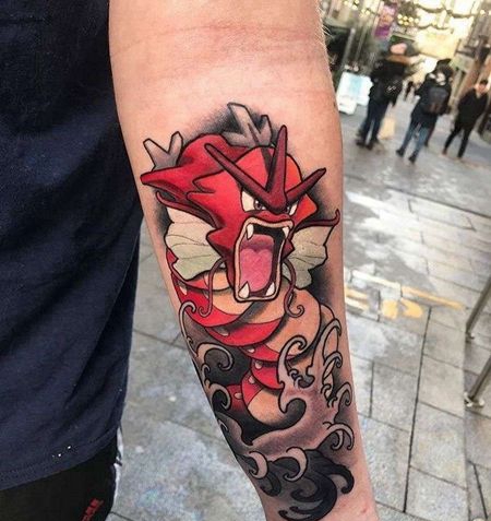 卡通大臂神奇宝贝暴鲤龙纹身图案