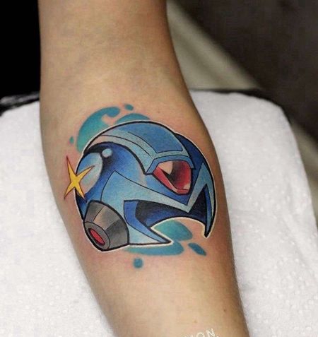 卡通小臂头盔纹身图案