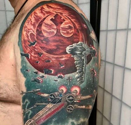 卡通大臂飞机纹身图案