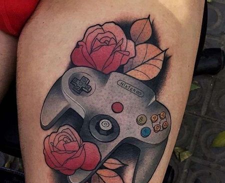 卡通大腿游戏机手柄纹身图案