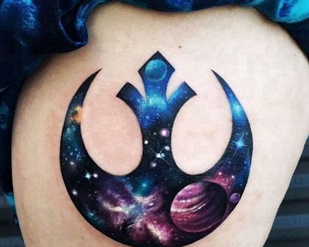 写实水彩大腿星空纹身图案