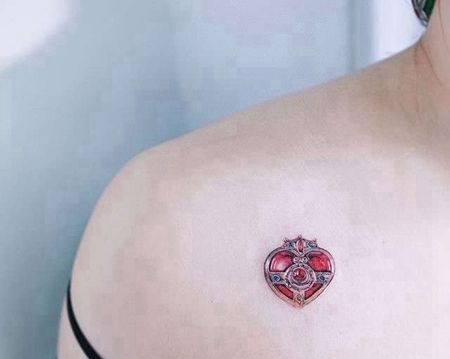 卡通锁骨宝石纹身图案