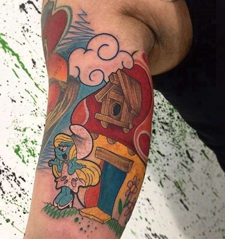 卡通大臂蓝精灵纹身图案