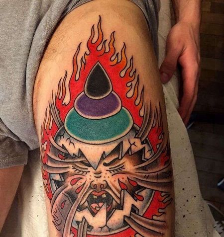 Old School大腿人脸纹身图案