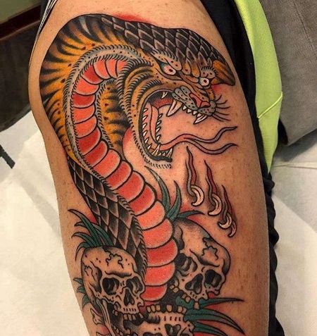 Old School大腿蛇老虎骷髅纹身图案