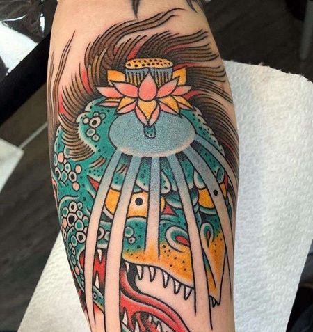 Old School小腿怪鸟纹身图案