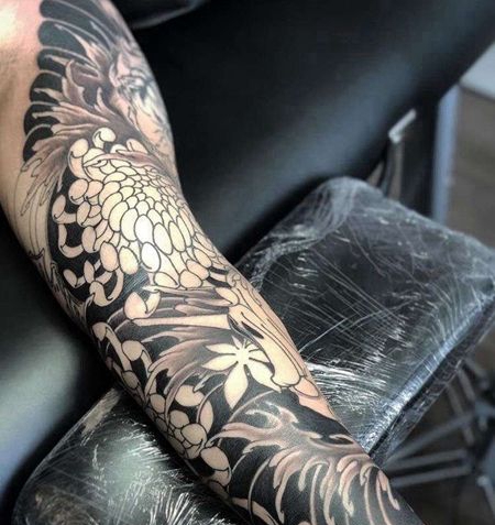 日式胳膊菊花板雾纹身图案