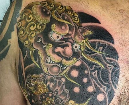 日式胸前唐狮纹身图案