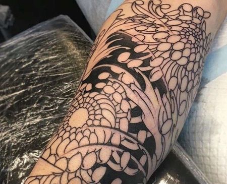 日式小腿菊花板雾纹身图案