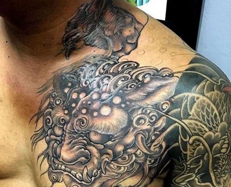 日式前胸狮子纹身图案