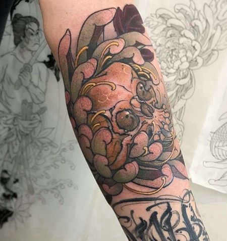 新传统小臂菊花骷髅纹身图案