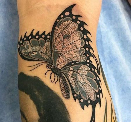 新传统小臂蝴蝶纹身图案
