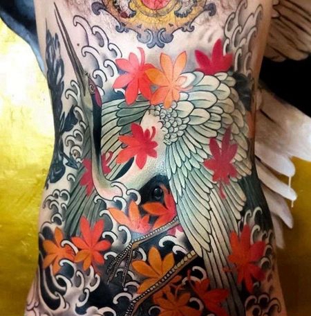 日式腹部鹤纹身图案