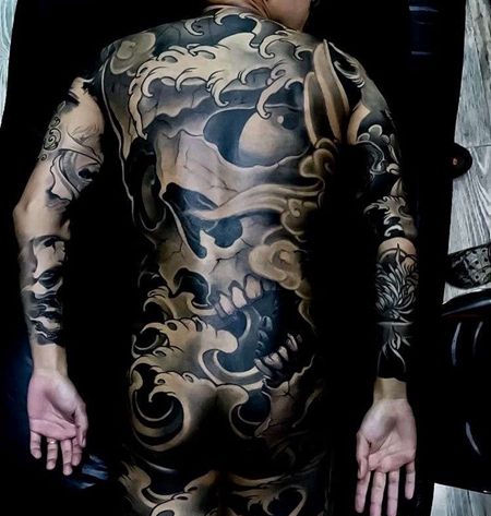 新传统后背骷髅纹身图案