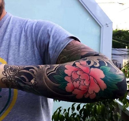 日式传统小臂牡丹纹身图案