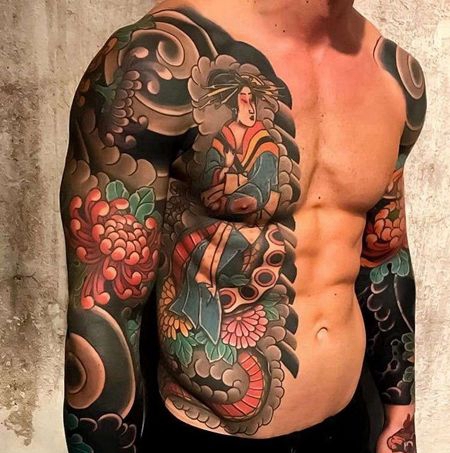 日式胳膊侧腰菊花纹身图案