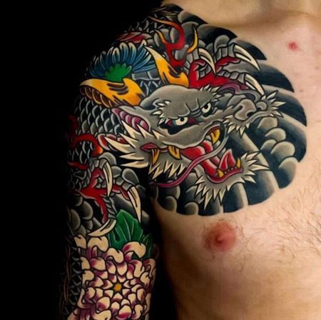 日式大臂前胸龙菊花纹身图案