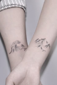 情侣小山和浪花的一组小清新手腕纹身图片